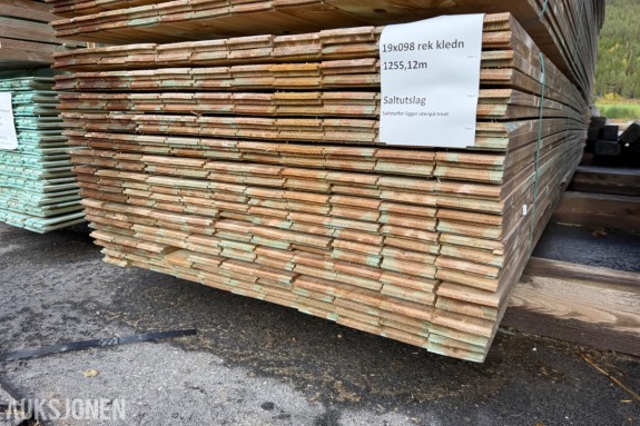 19 x 98 mm. Rektangulær kledning. Saltutslag