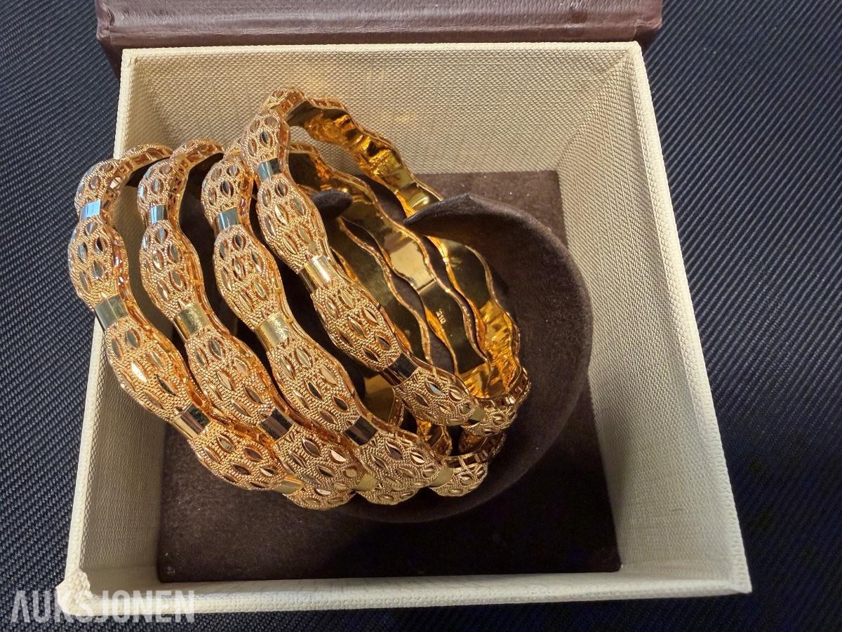 2024 Gullarmbånd/bangles fra Gold House Jewellery