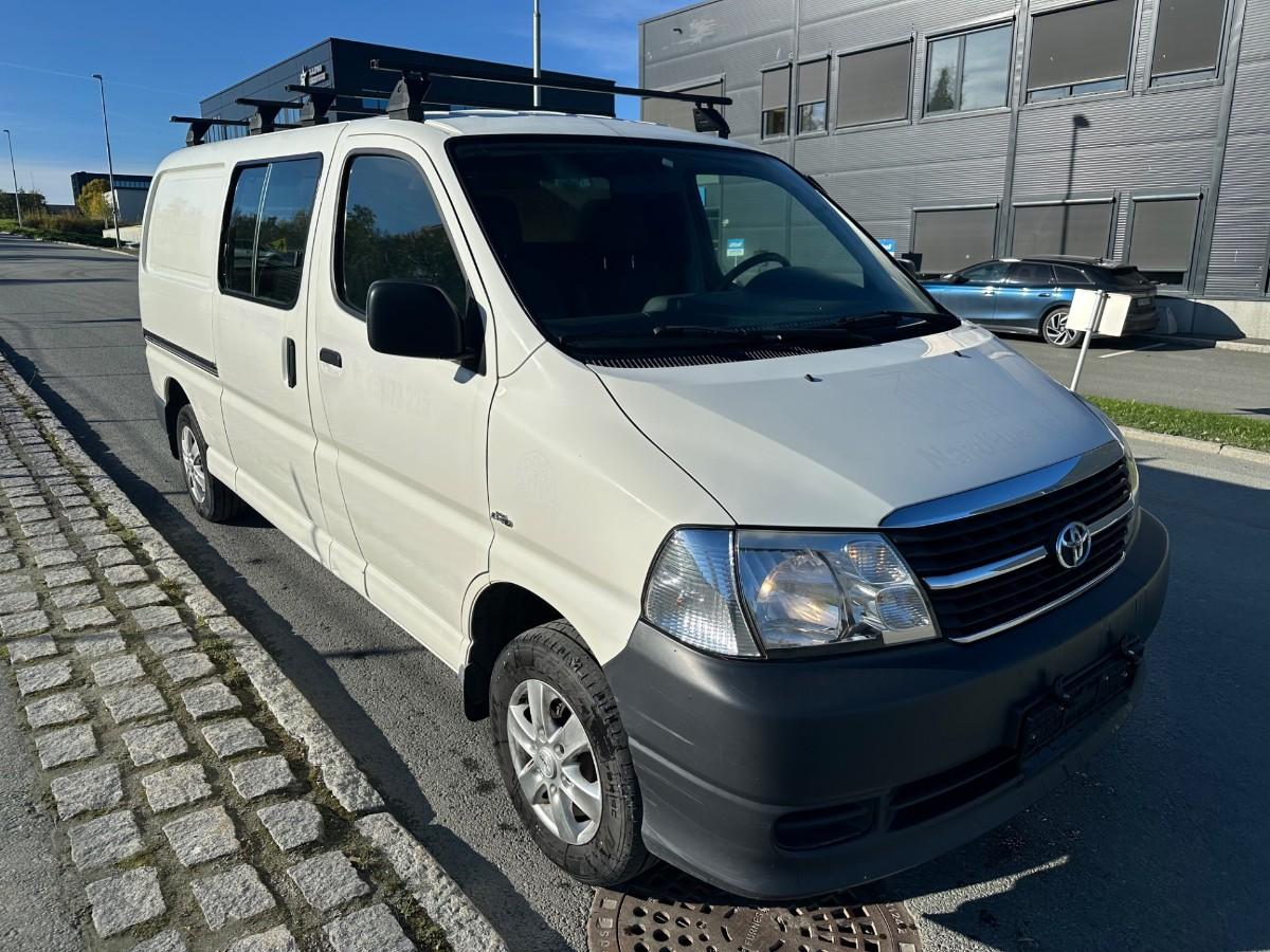 2010 Toyota HIACE 2.5 D-4D 117 HK 4WD HENGERFESTE SKYVEDØRER TAKSTATIV