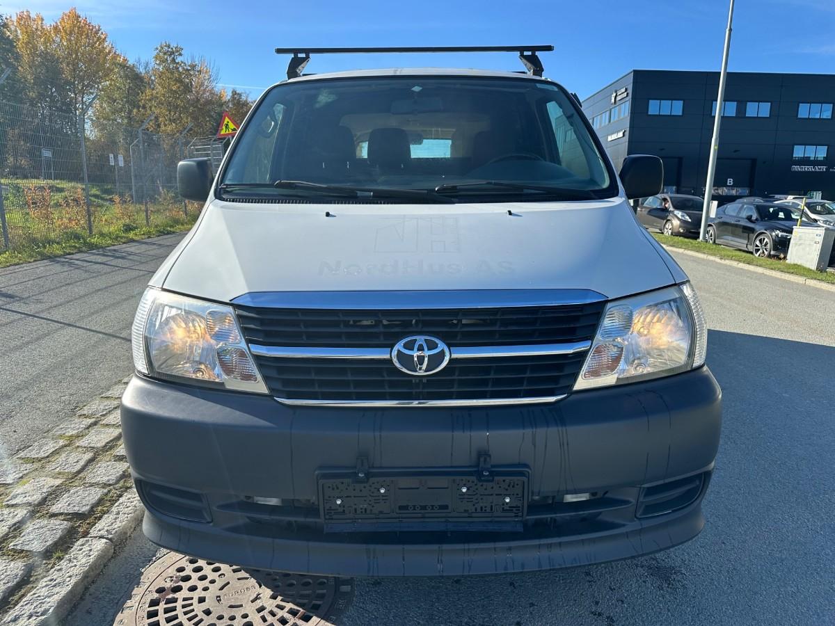 2010 Toyota HIACE 2.5 D-4D 117 HK 4WD HENGERFESTE SKYVEDØRER TAKSTATIV