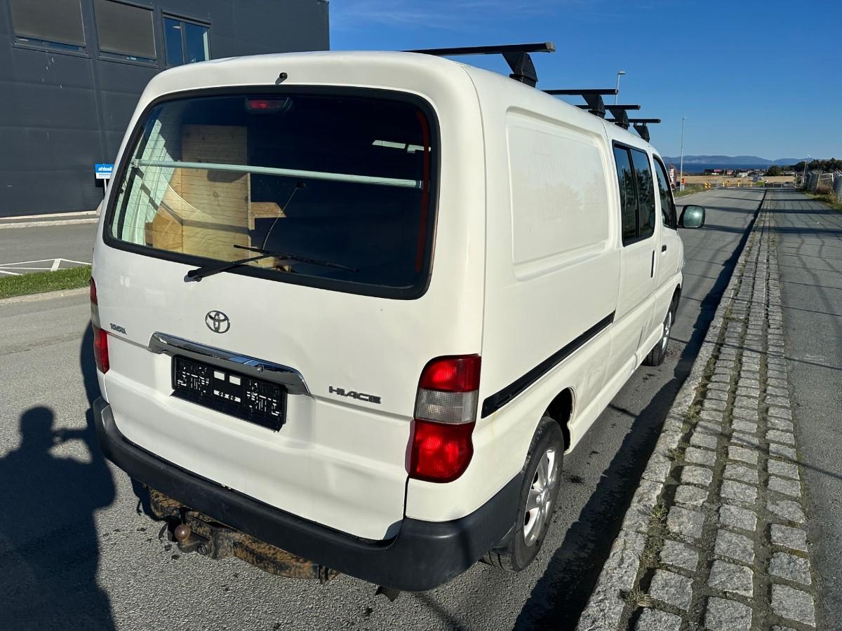 2010 Toyota HIACE 2.5 D-4D 117 HK 4WD HENGERFESTE SKYVEDØRER TAKSTATIV