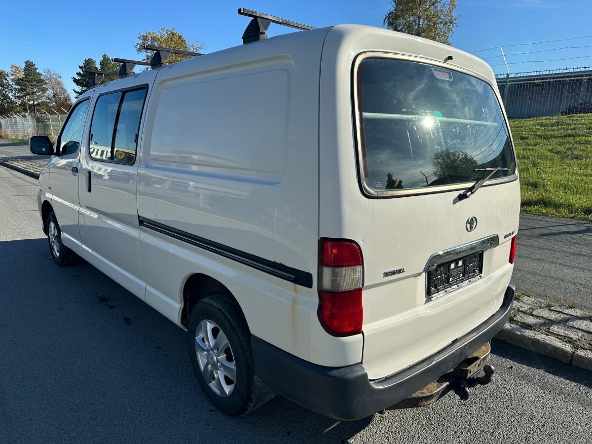 2010 Toyota HIACE 2.5 D-4D 117 HK 4WD HENGERFESTE SKYVEDØRER TAKSTATIV