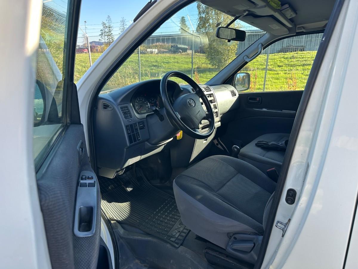 2010 Toyota HIACE 2.5 D-4D 117 HK 4WD HENGERFESTE SKYVEDØRER TAKSTATIV