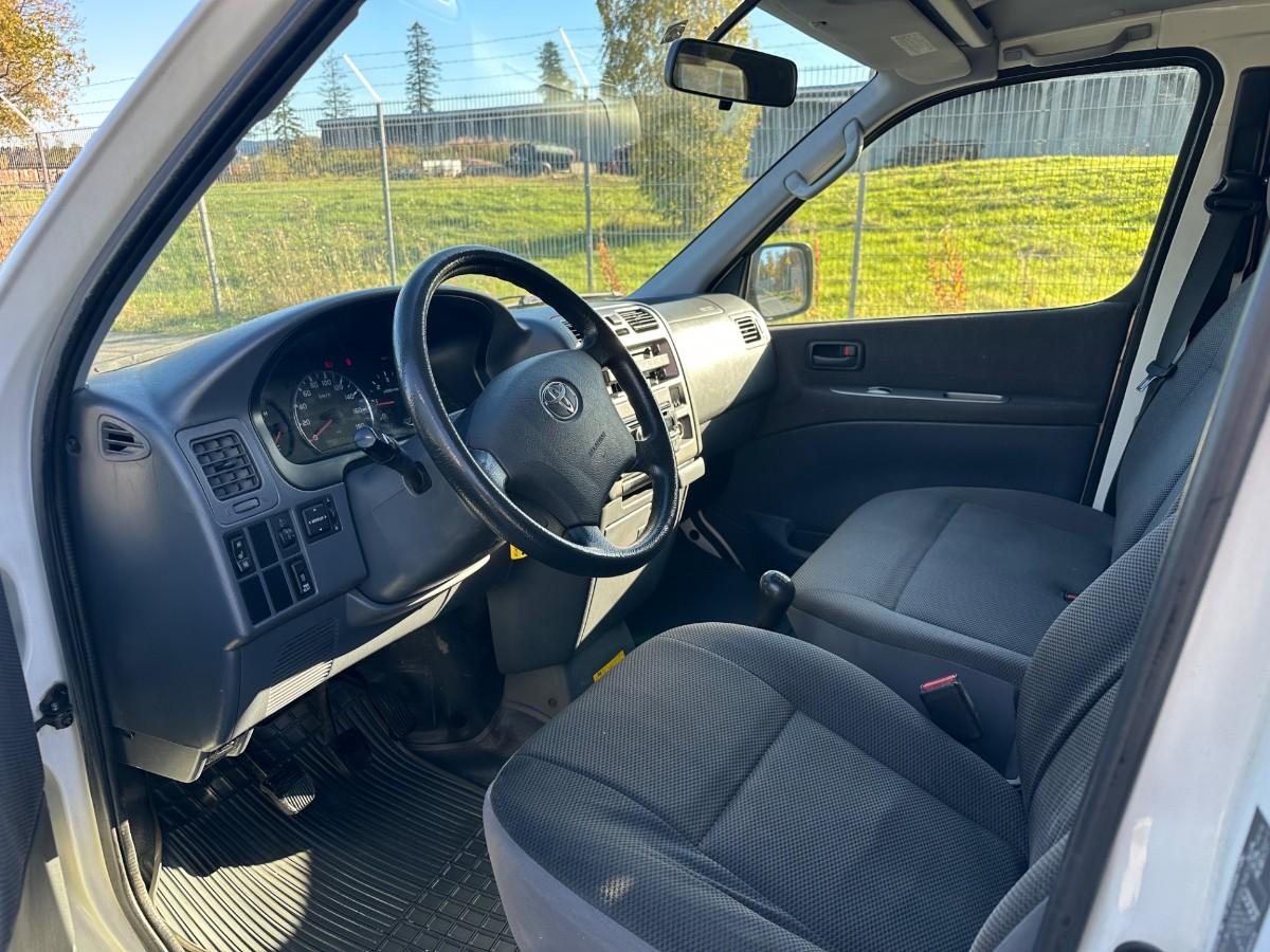 2010 Toyota HIACE 2.5 D-4D 117 HK 4WD HENGERFESTE SKYVEDØRER TAKSTATIV