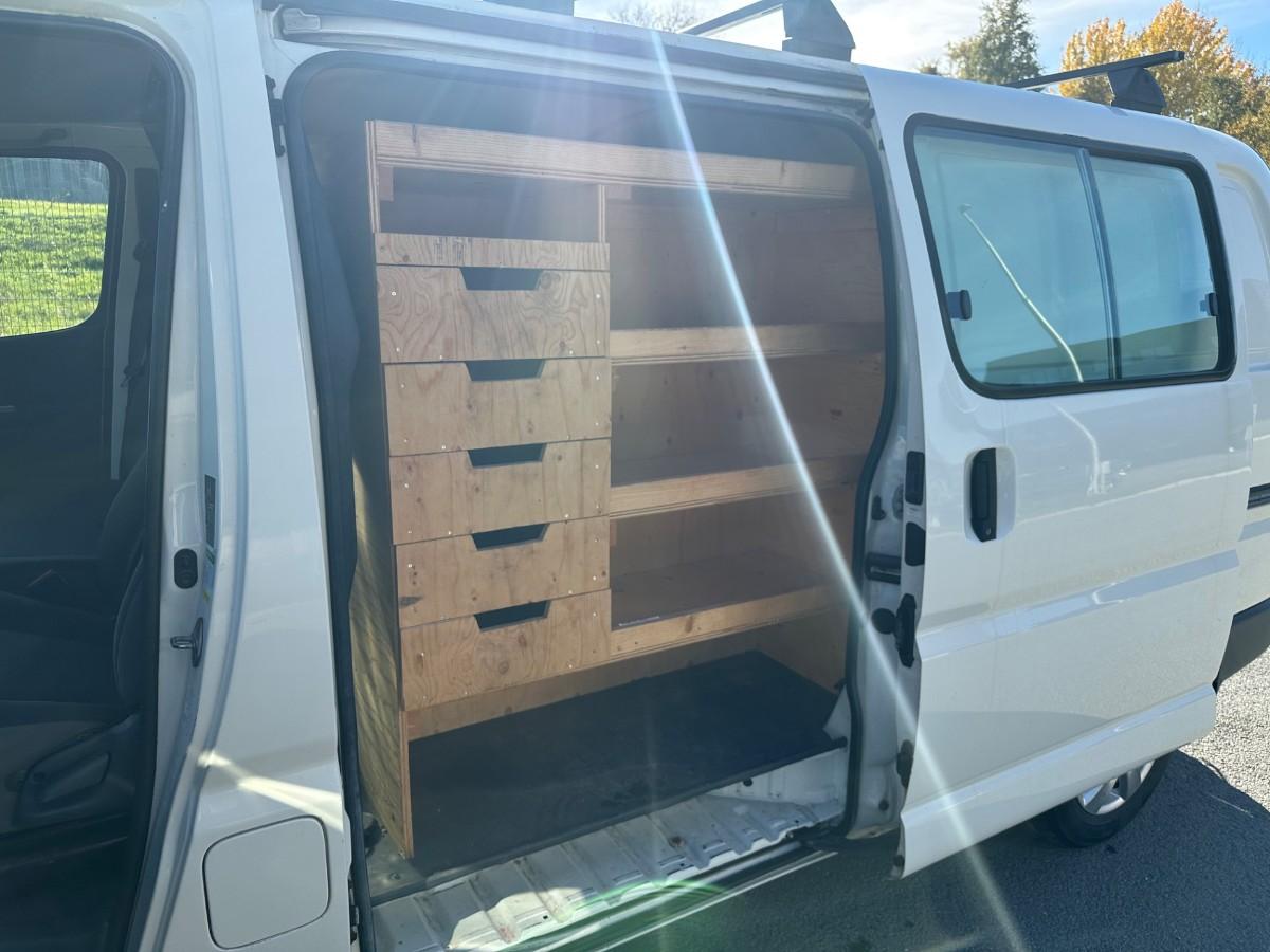 2010 Toyota HIACE 2.5 D-4D 117 HK 4WD HENGERFESTE SKYVEDØRER TAKSTATIV