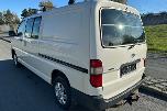 2010 Toyota HIACE 2.5 D-4D 117 HK 4WD HENGERFESTE SKYVEDØRER TAKSTATIV