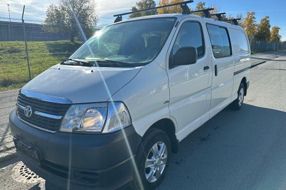 2010 Toyota HIACE 2.5 D-4D 117 HK 4WD HENGERFESTE SKYVEDØRER TAKSTATIV