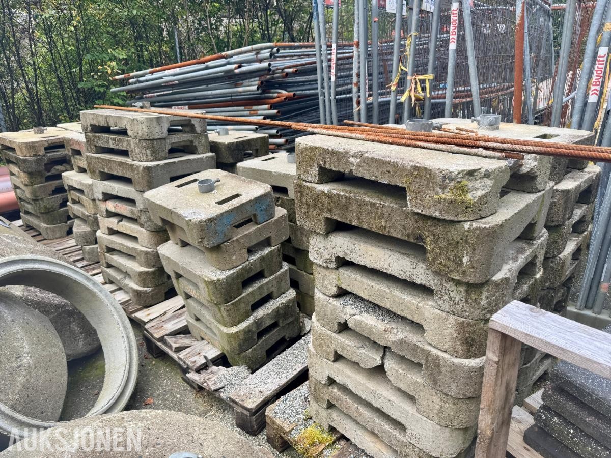 Parti 21 stk betongfundamenter - ballastblokker for byggegjerder