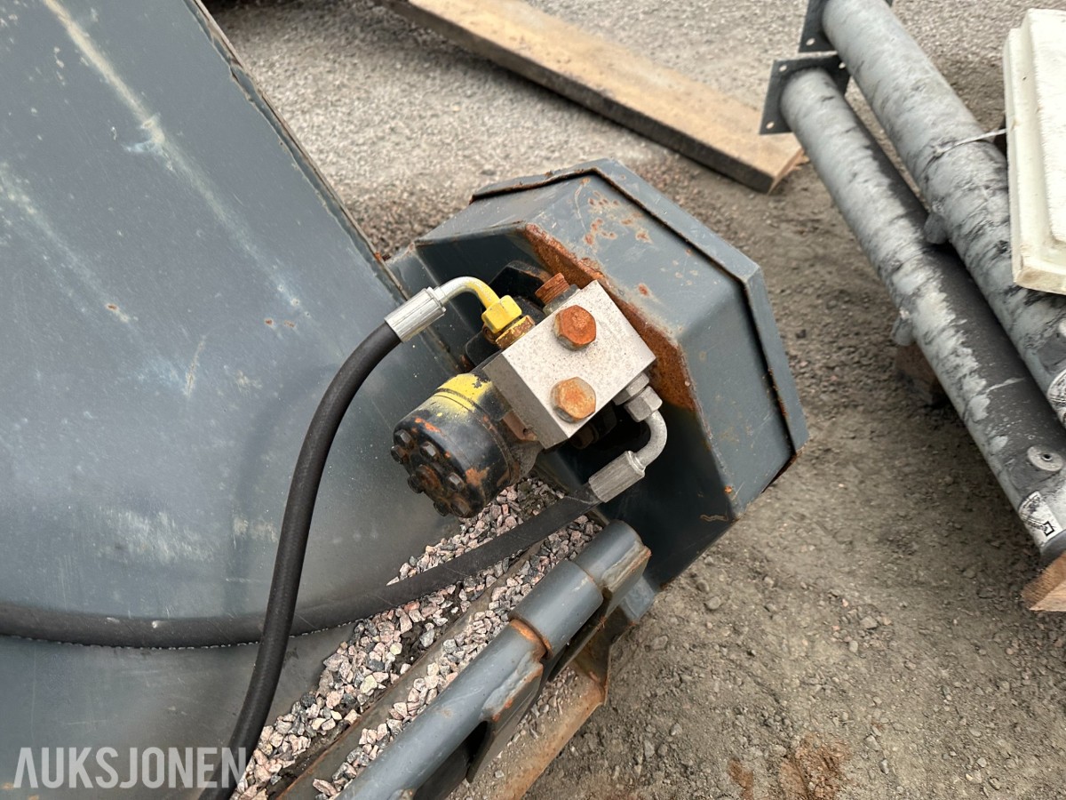 Strøkasse 210 cm med hydraulisk drift
