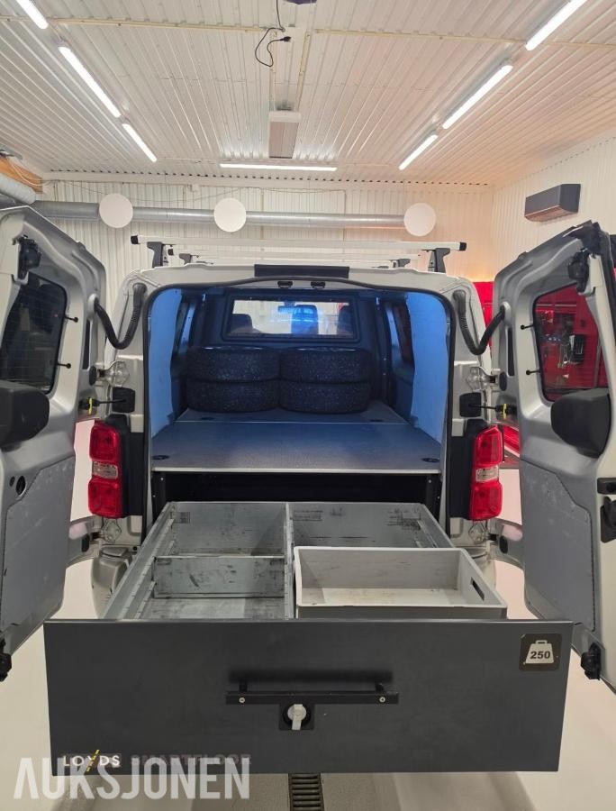 Loyds Smartfloor skuffesystem til varebil
