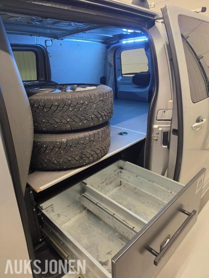 Loyds Smartfloor skuffesystem til varebil