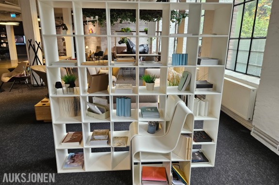 Alias BOOKCHAIR 210, designet av Sou Fujimoto - Frittstående bokhylle med integrert sete - Hvit