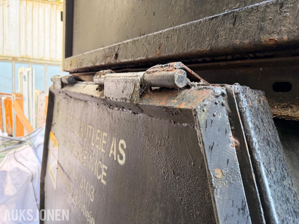 2 stk. 10 fots lukkede containere