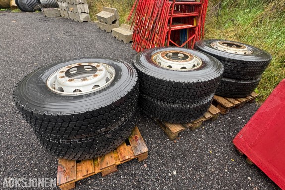 Mercedes-Benz 6 stk. Toyo 315/80 R22.5 M+S lastebilhjul på Mercedes stålfelg