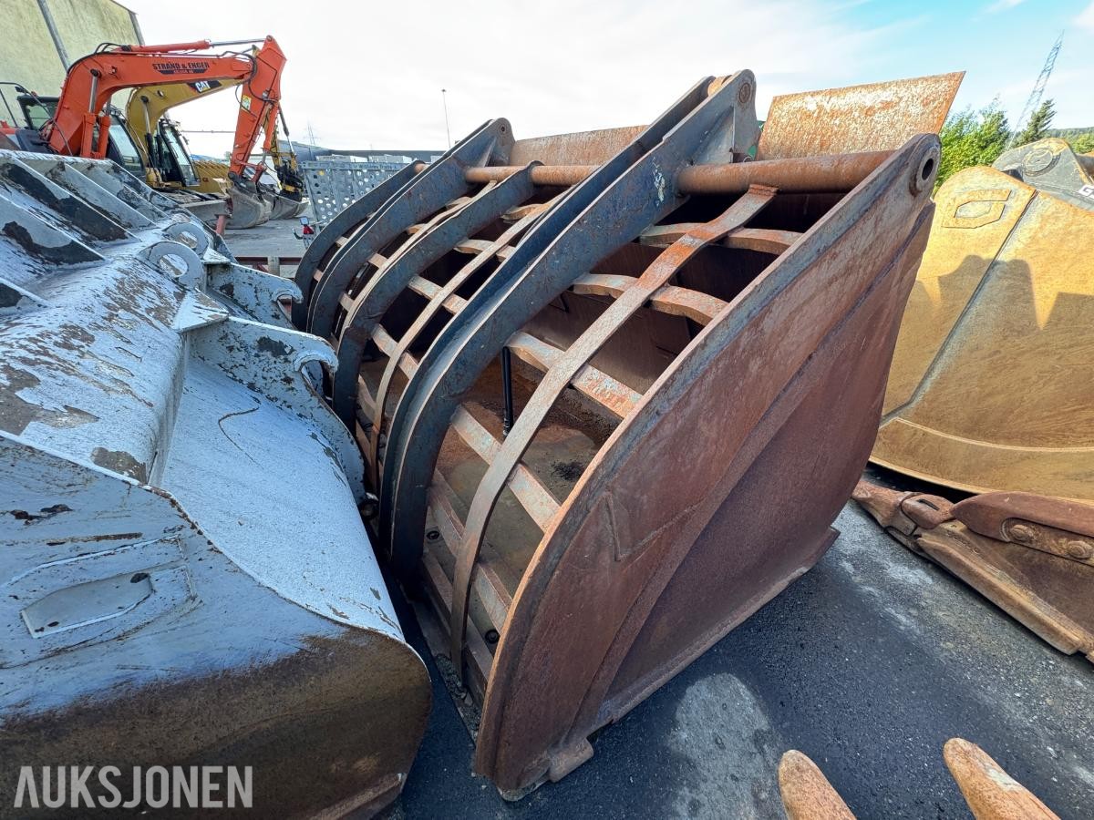 Hjullasterskuffe med hydraulisk klype
