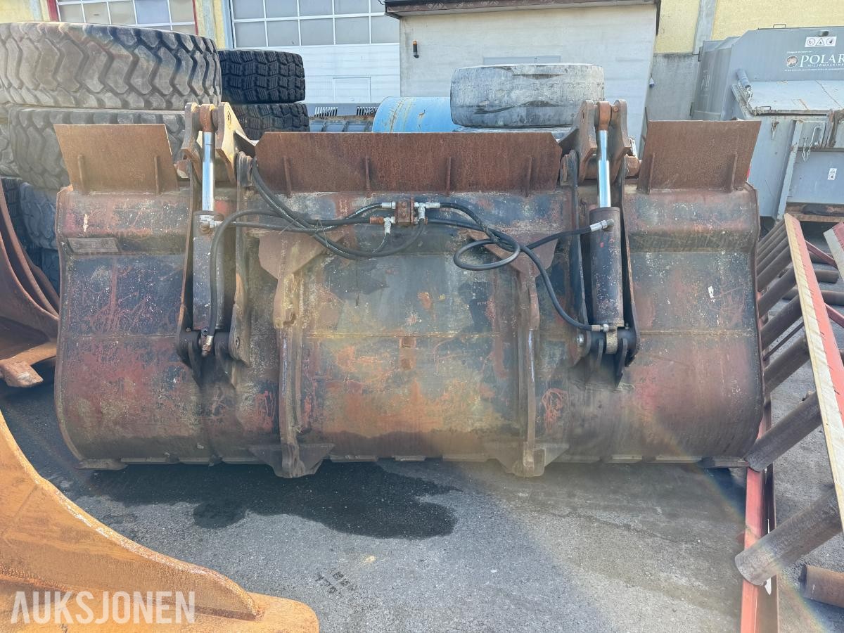 Hjullasterskuffe med hydraulisk klype