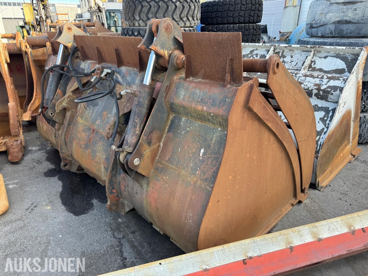Hjullasterskuffe med hydraulisk klype