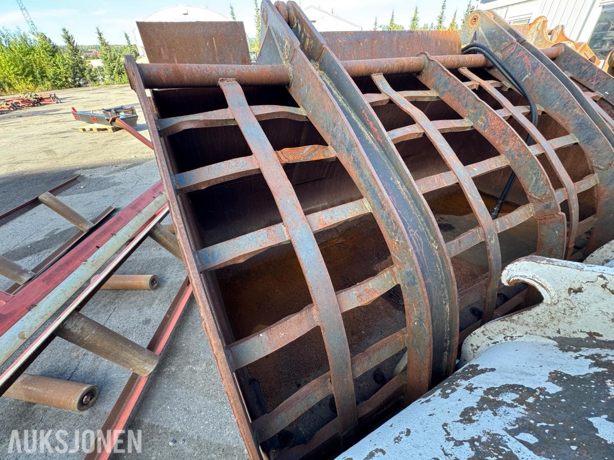 Hjullasterskuffe med hydraulisk klype