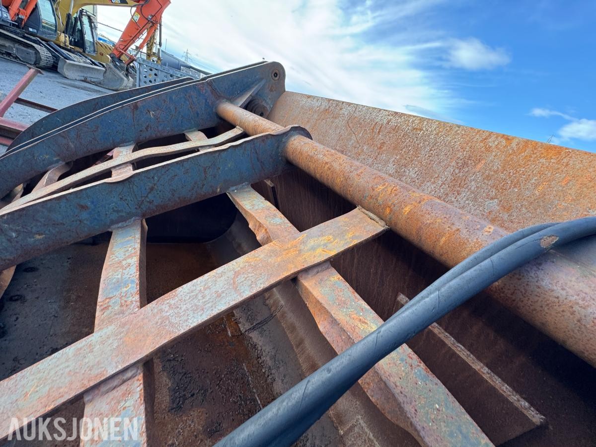 Hjullasterskuffe med hydraulisk klype