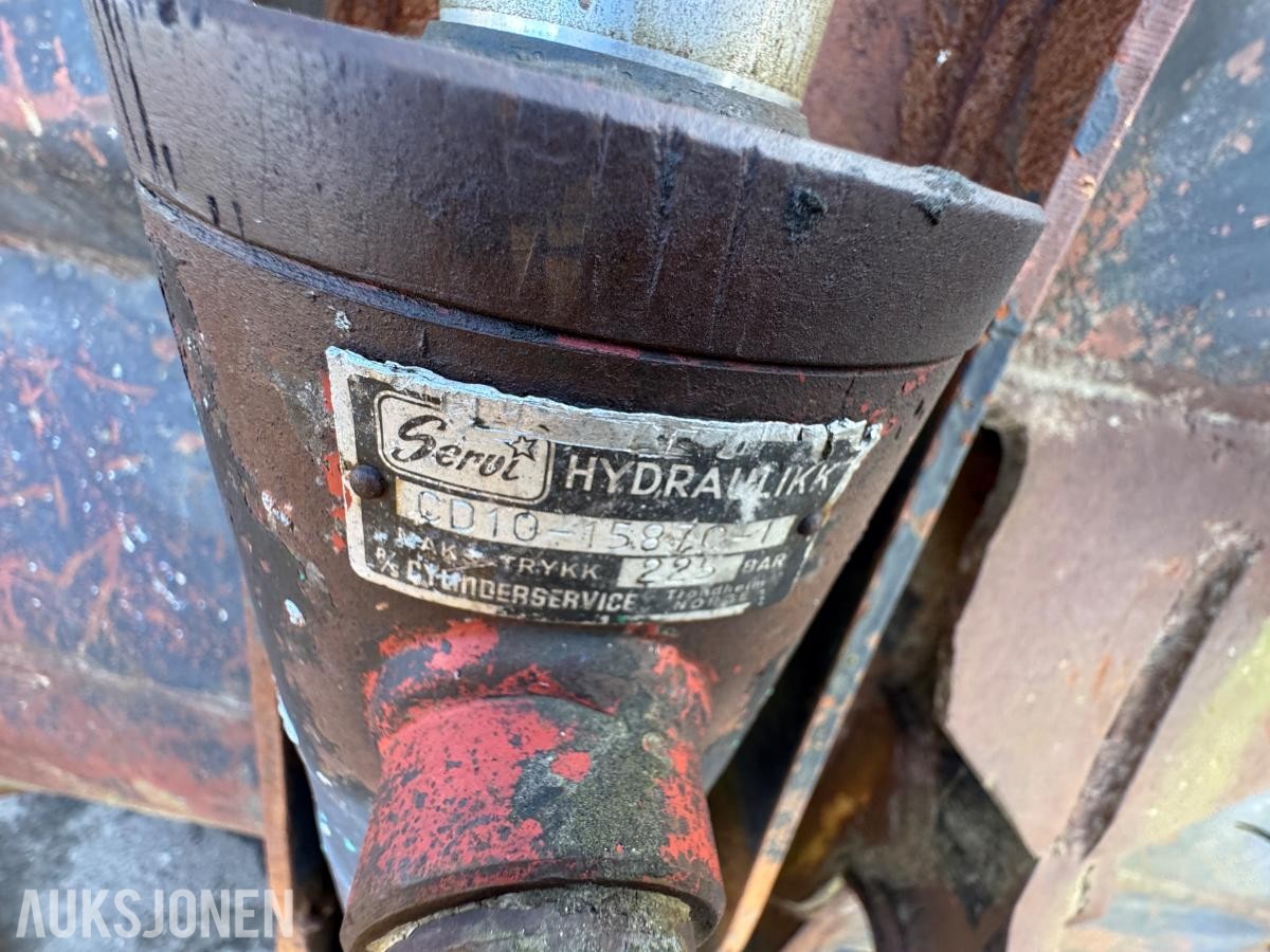 Hjullasterskuffe med hydraulisk klype