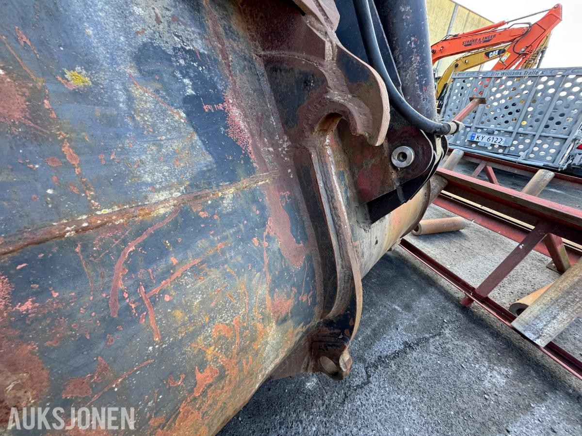 Hjullasterskuffe med hydraulisk klype