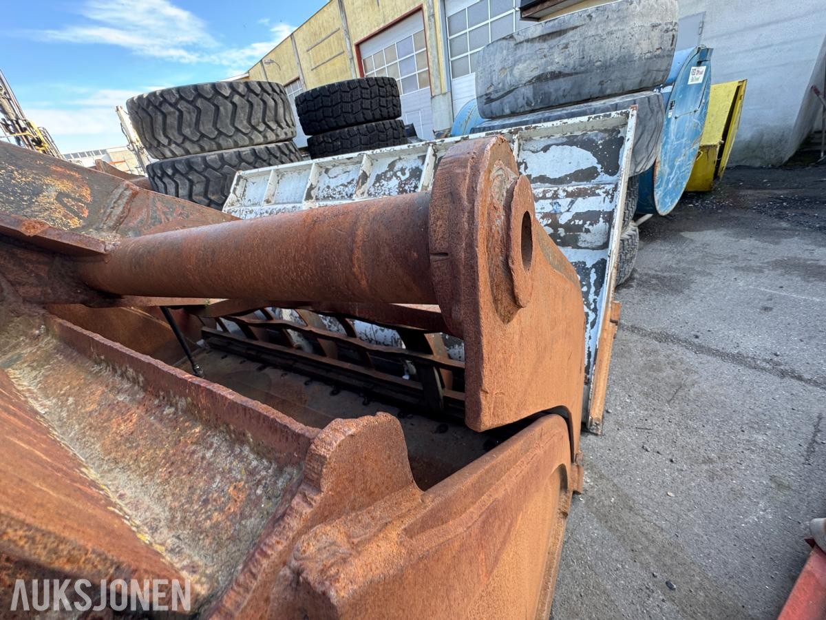 Hjullasterskuffe med hydraulisk klype
