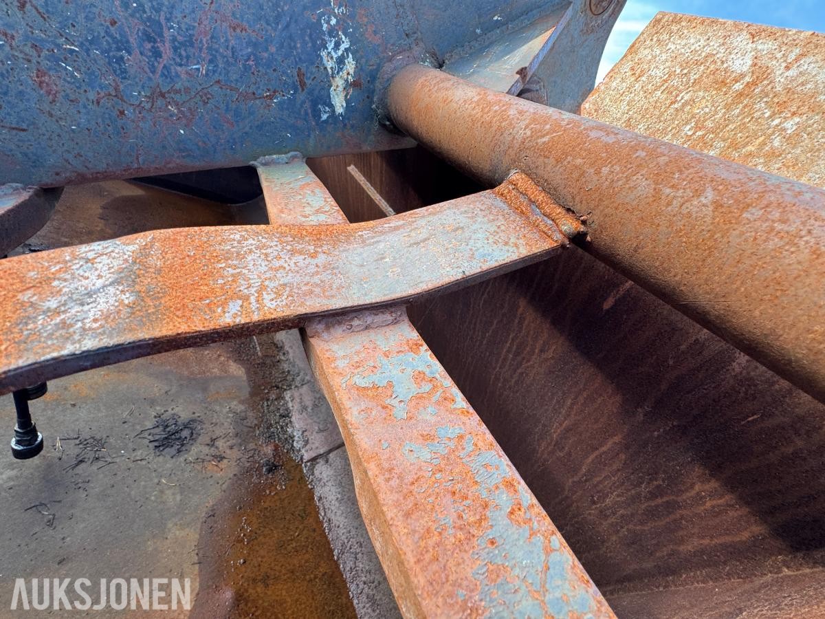 Hjullasterskuffe med hydraulisk klype