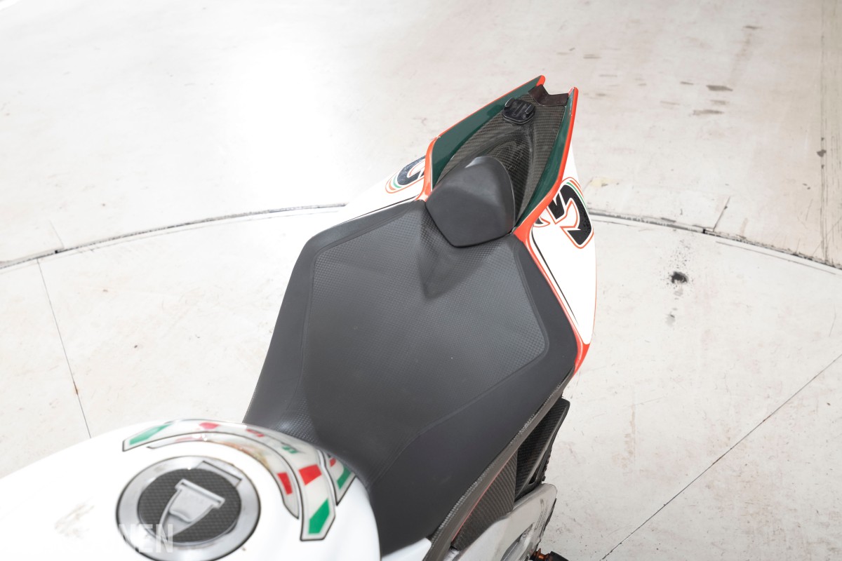 2009 Aprilia RSV 1000 - 180 HK - AKRAPOVIC