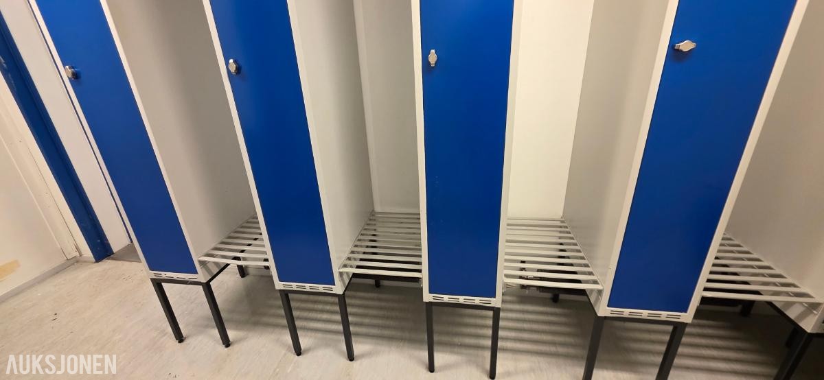 5 stk. garderobeskap med åpne garderobeplasser, oppheng og understell