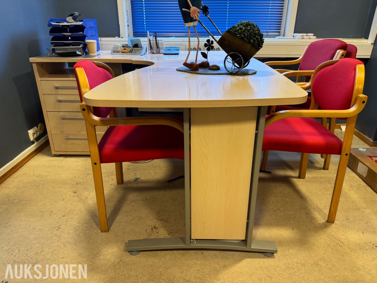 Diverse kontormøbler og andre møbler