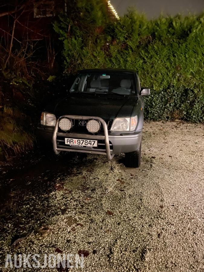1999 TOYOTA LAND CRUISER 3.0D 125HK 4WD REP.OBJEKT/DELEBIL EU-OK 09.27 KUFANGER