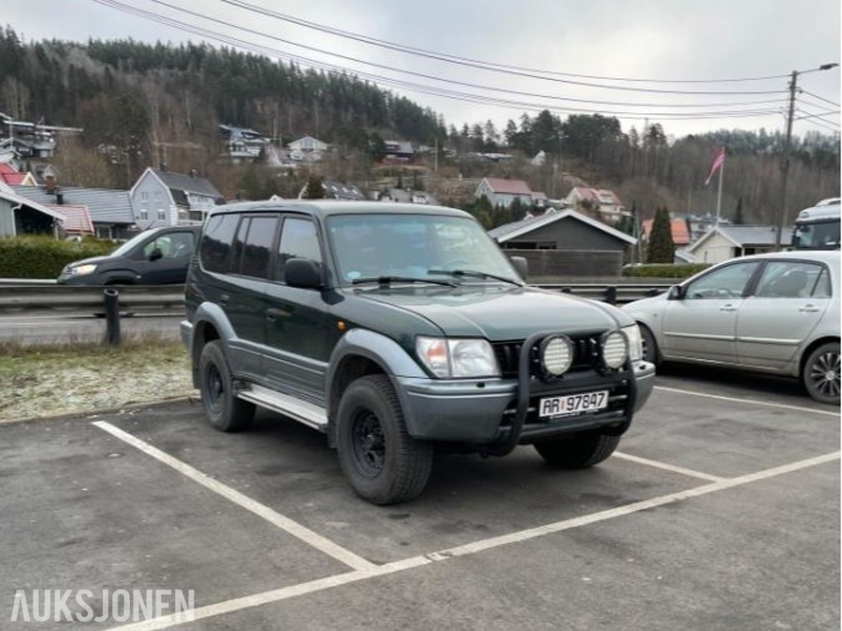 1999 TOYOTA LAND CRUISER 3.0D 125HK 4WD REP.OBJEKT/DELEBIL EU-OK 09.27 KUFANGER