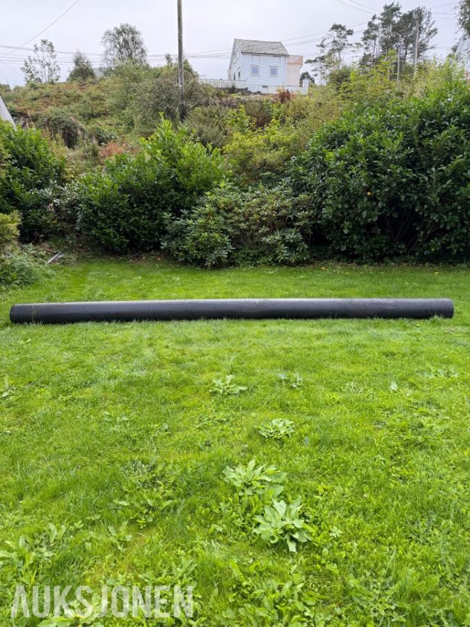 Stort kraftig hardplastrør – ca. Ø317 mm × 6 meter