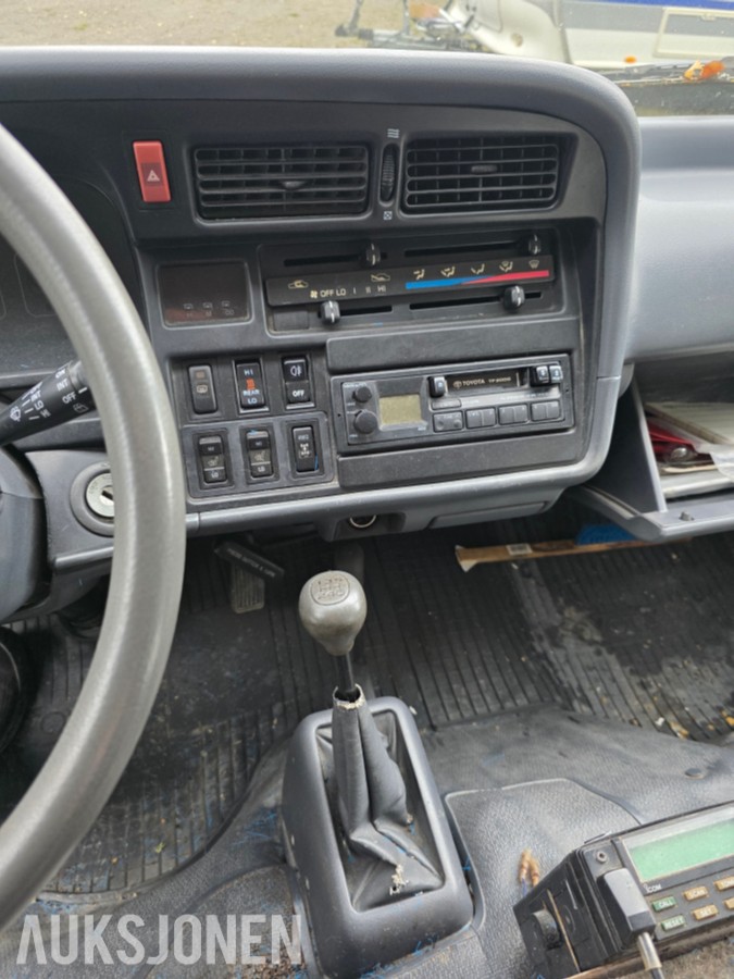 1993 Toyota HiAce 4 WD 5 seter Reparasjon objekt/delebil