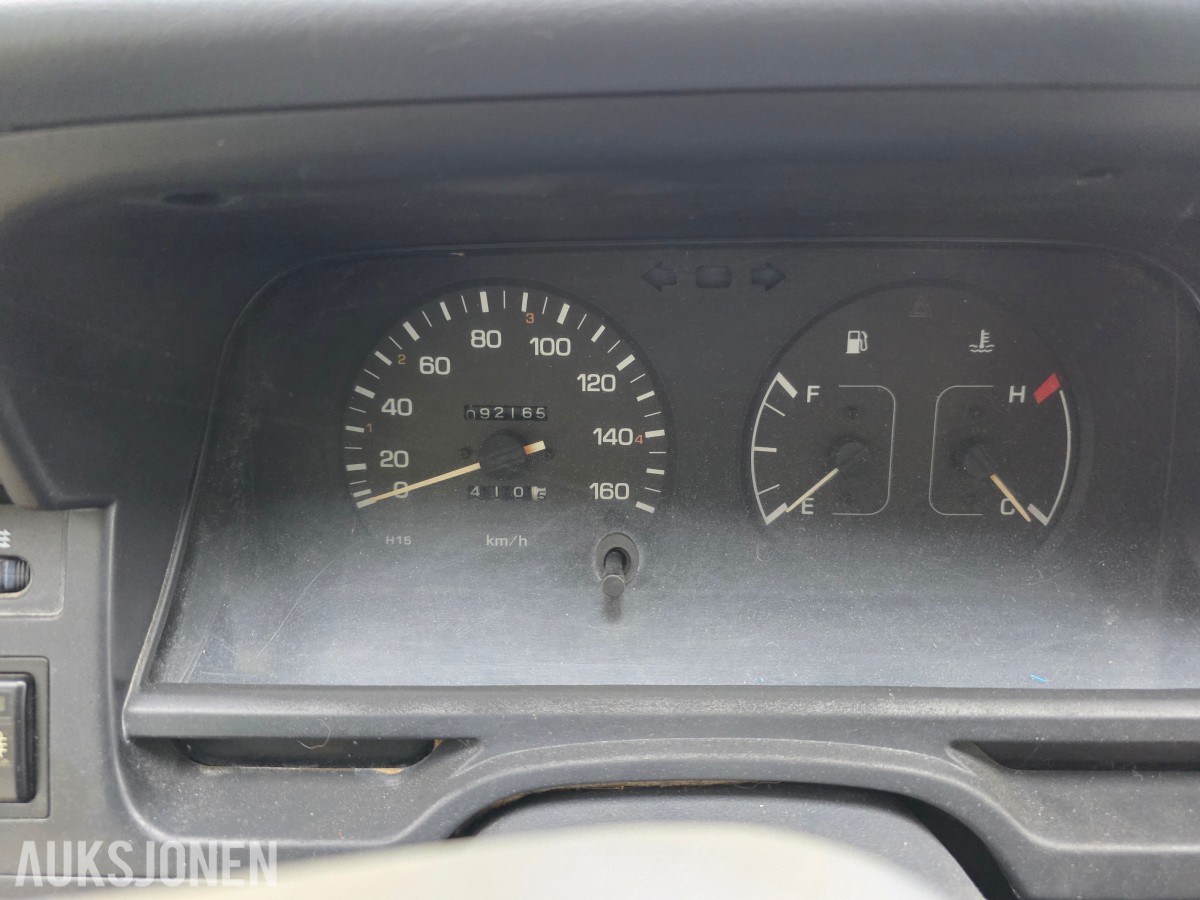 1993 Toyota HiAce 4 WD 5 seter Reparasjon objekt/delebil