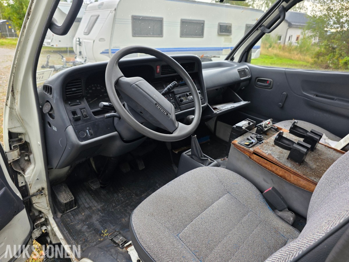 1993 Toyota HiAce 4 WD 5 seter Reparasjon objekt/delebil