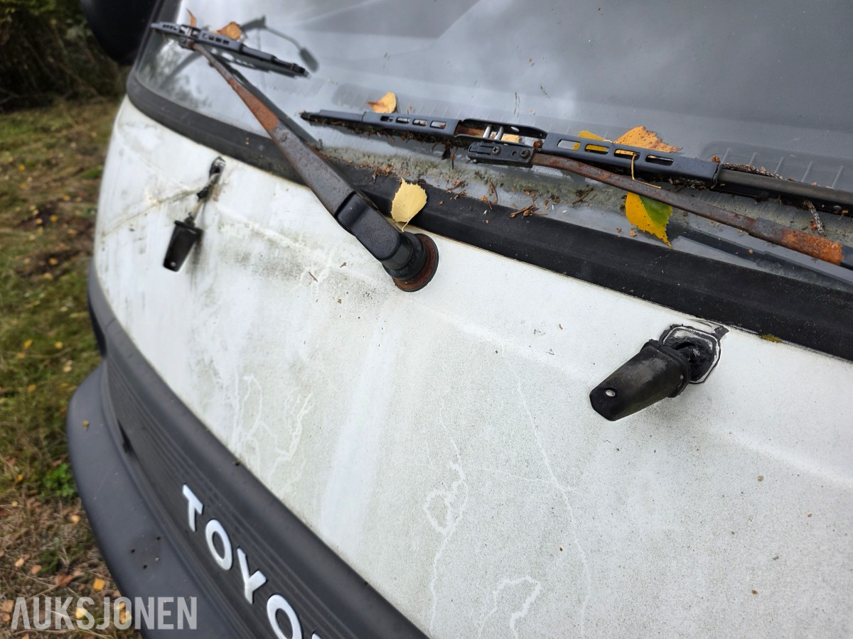 1993 Toyota HiAce 4 WD 5 seter Reparasjon objekt/delebil
