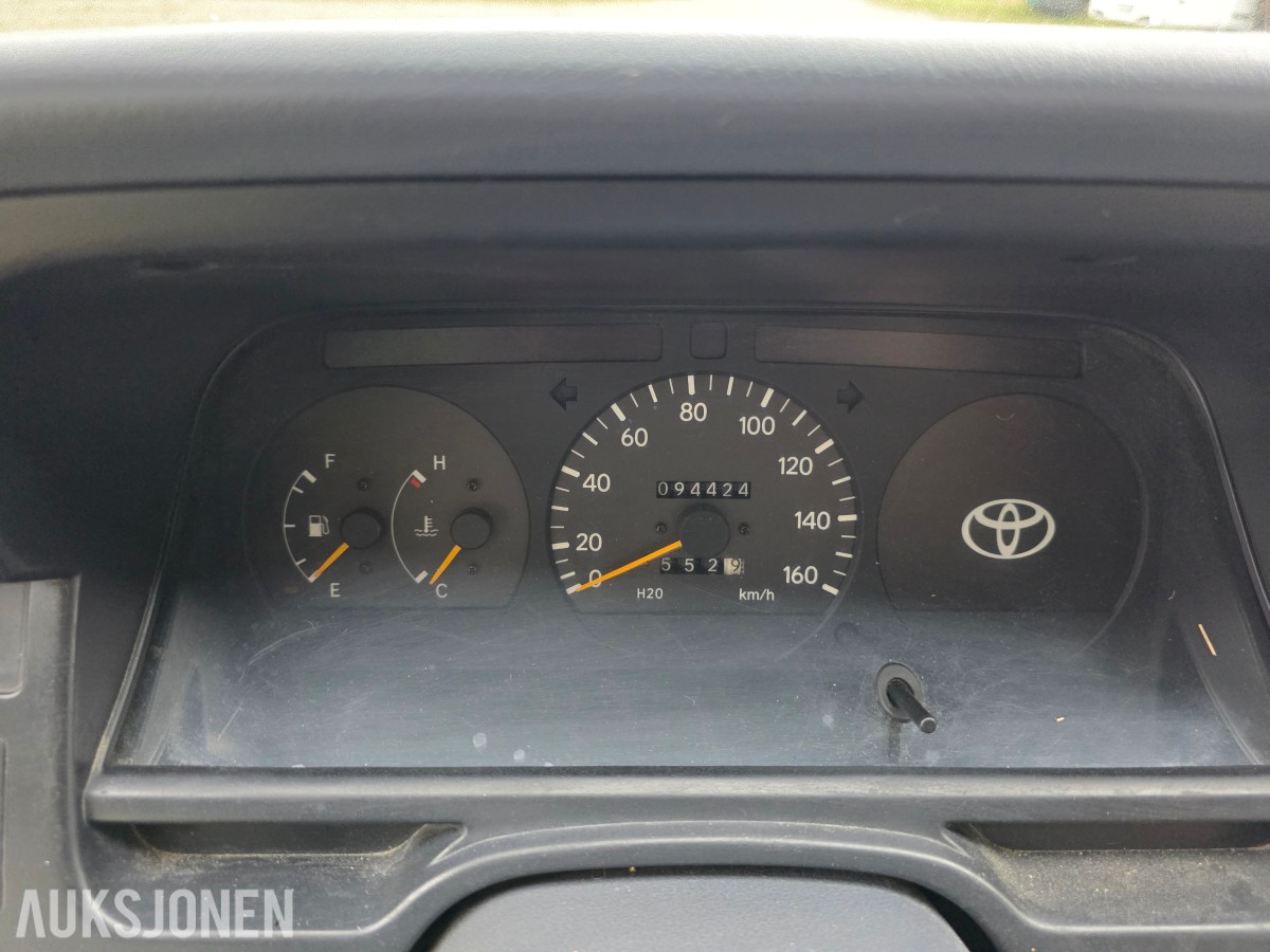 1995 Toyota HiAce 4 WD 5 seter reparasjonsobjekt/delebil