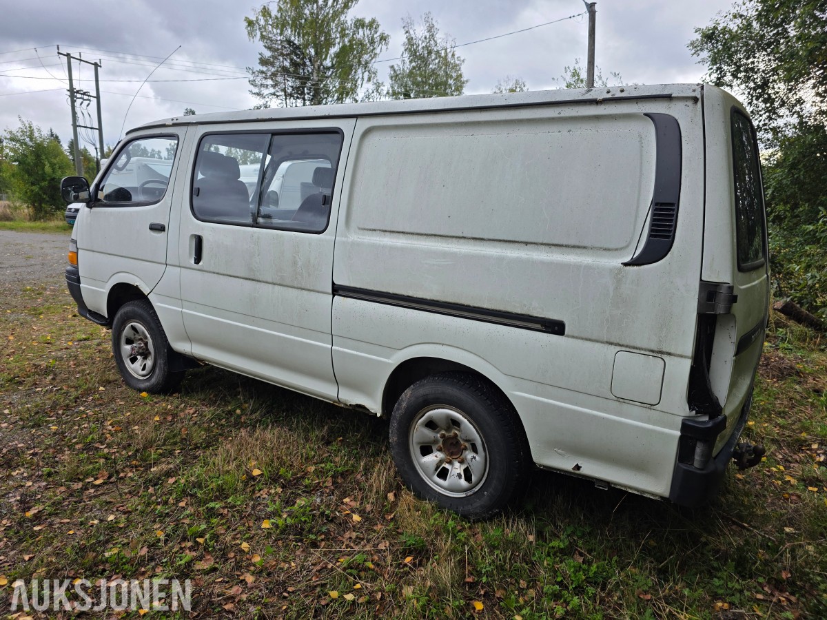 1995 Toyota HiAce 4 WD 5 seter reparasjonsobjekt/delebil