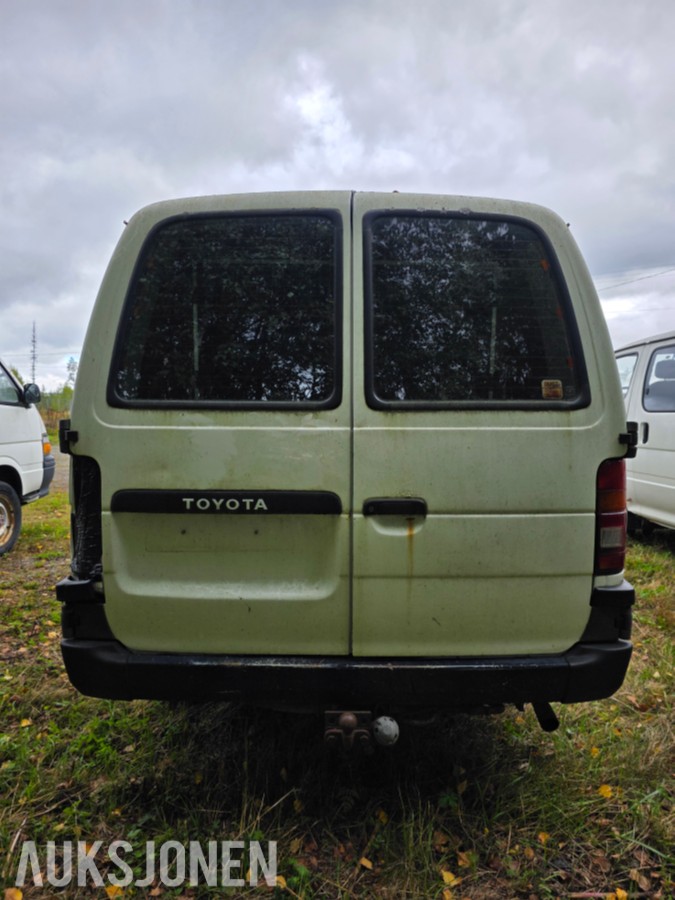 1995 Toyota HiAce 4 WD 5 seter reparasjonsobjekt/delebil
