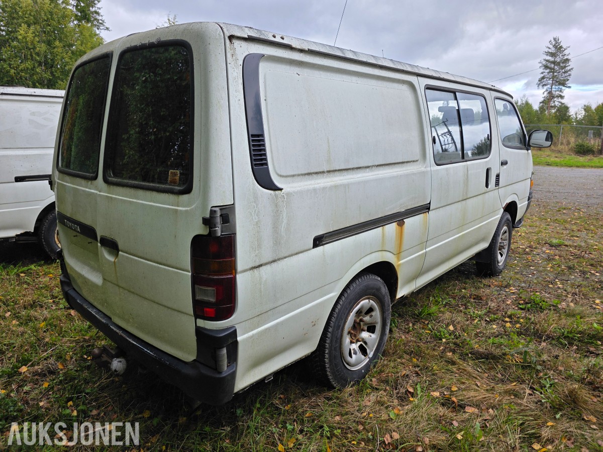 1995 Toyota HiAce 4 WD 5 seter reparasjonsobjekt/delebil