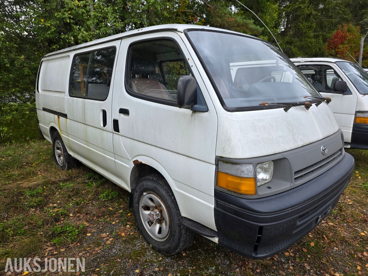 1995 Toyota HiAce 4 WD 5 seter reparasjonsobjekt/delebil