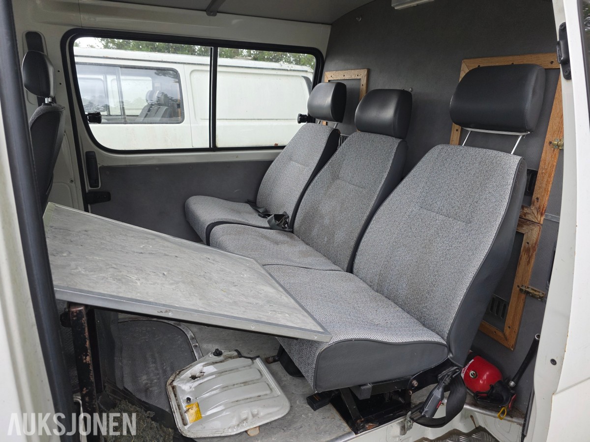 1995 Toyota HiAce 4 WD 5 seter reparasjonsobjekt/delebil