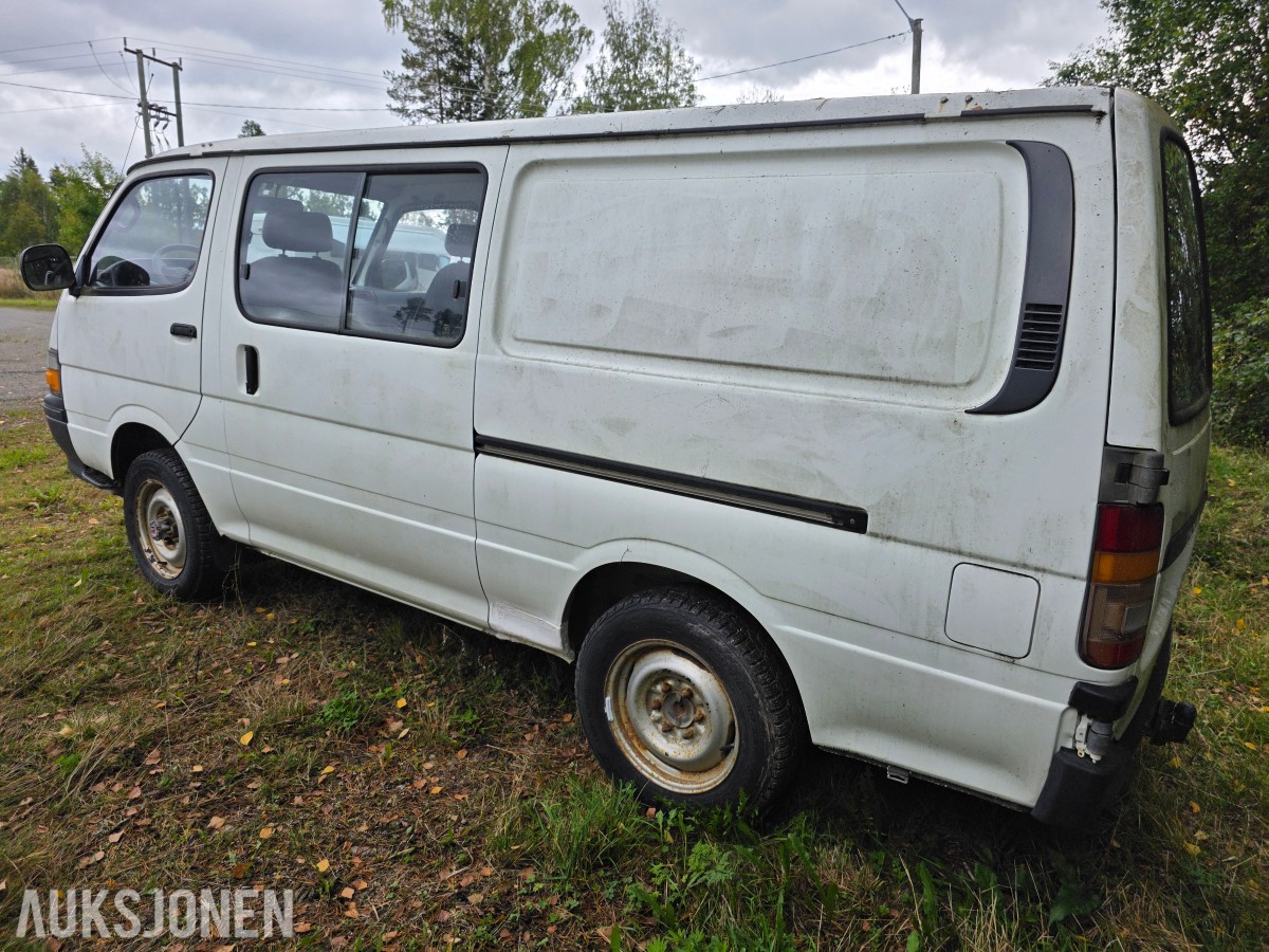 1995 Toyota HiAce 4 WD 5 seter reparasjonsobjekt/delebil
