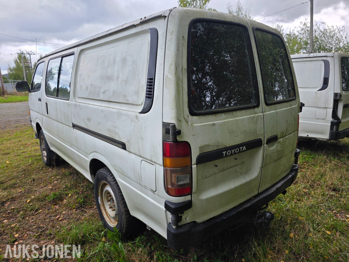 1995 Toyota HiAce 4 WD 5 seter reparasjonsobjekt/delebil