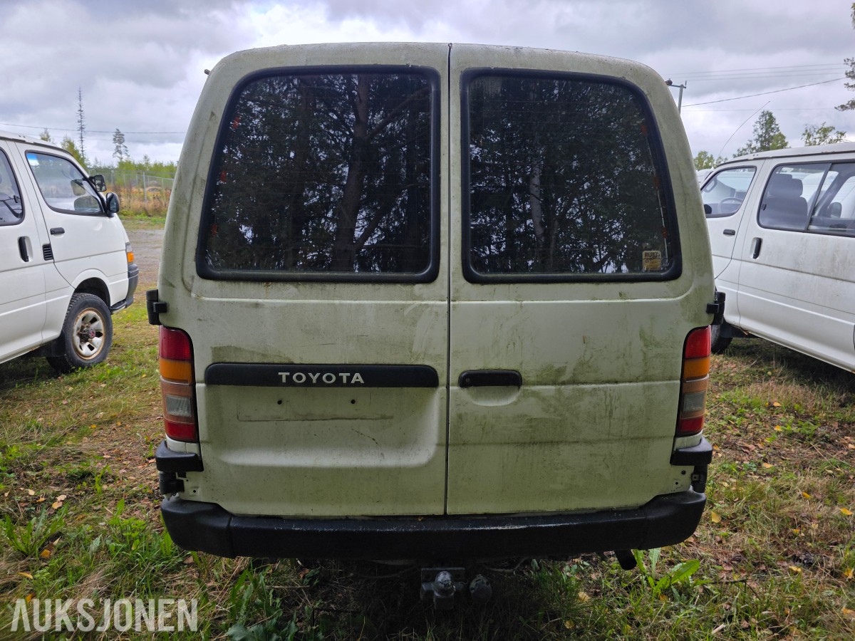1995 Toyota HiAce 4 WD 5 seter reparasjonsobjekt/delebil