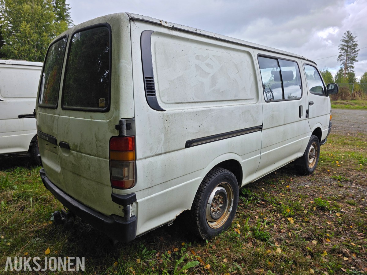 1995 Toyota HiAce 4 WD 5 seter reparasjonsobjekt/delebil
