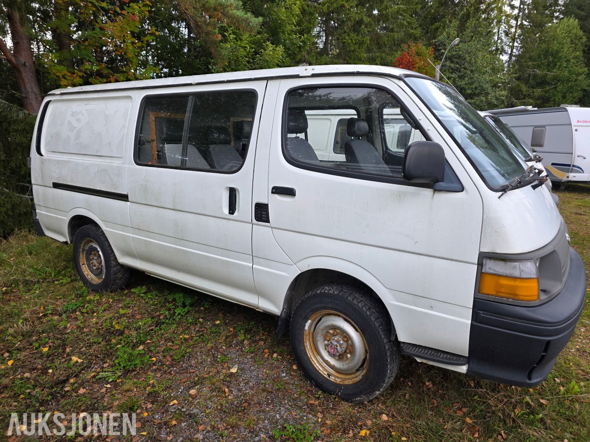 1995 Toyota HiAce 4 WD 5 seter reparasjonsobjekt/delebil