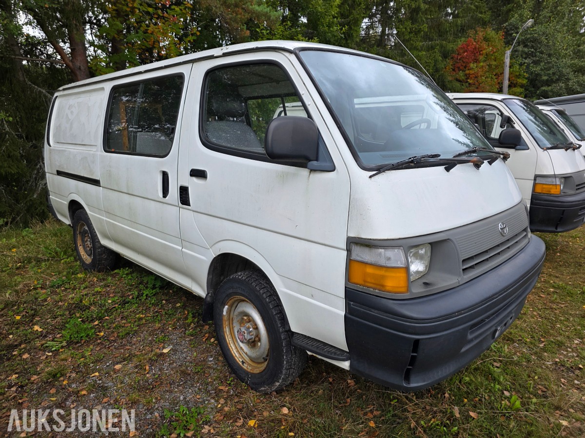 1995 Toyota HiAce 4 WD 5 seter reparasjonsobjekt/delebil