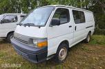 1995 Toyota HiAce 4 WD 5 seter reparasjonsobjekt/delebil